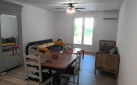 Refurbished Apartment 4 People 300M From The Sea